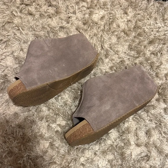 Volatile Taupe Suede Wedge Ankle Booties - Picture 4 of 6